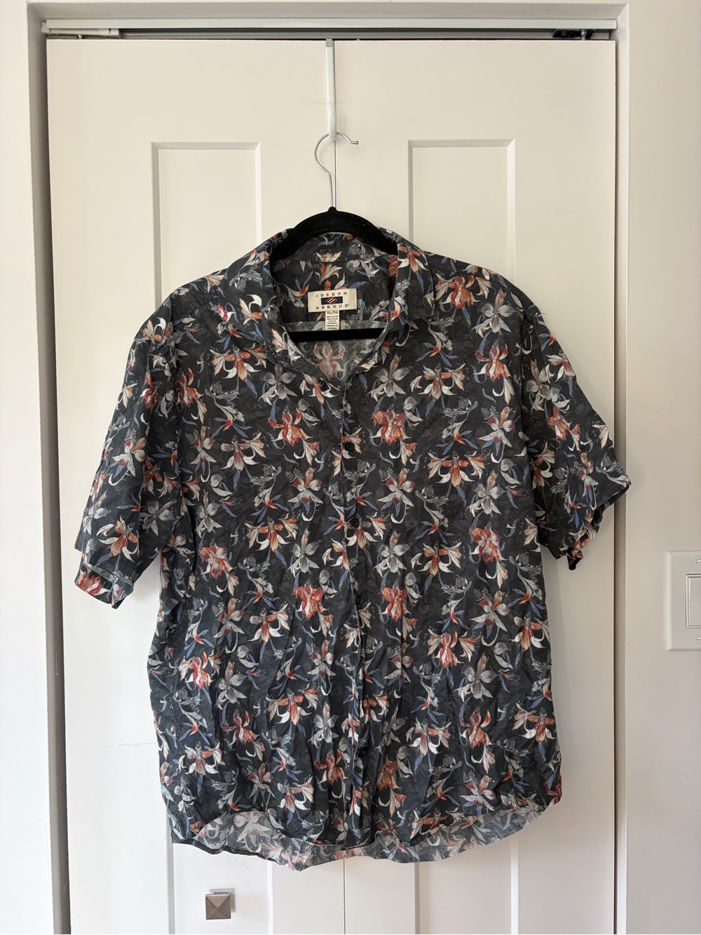 Joseph Abboud Short-Sleeve Floral Button-Down Shirt in Charcoal and Rust